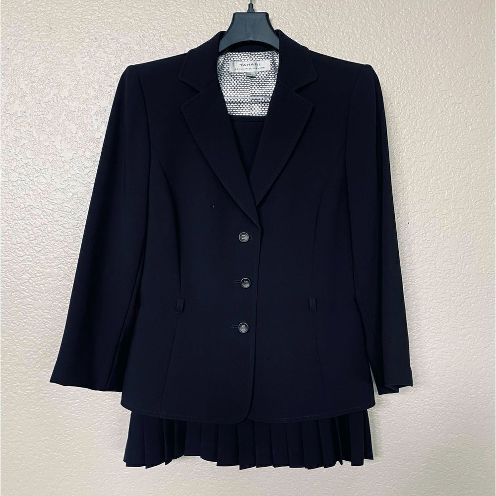 Tahari 2-pc Black Professional Pleated Skirt Blazer Suit 6